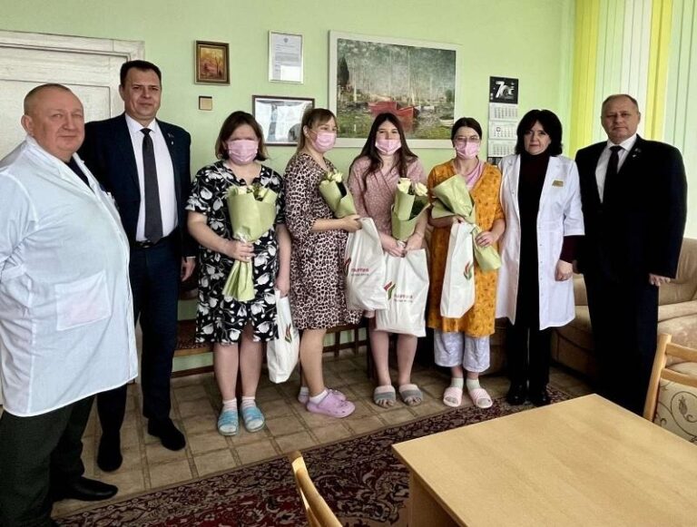 Новогодние чудеса: Два мальчика и две девочки появились в канун Нового года в стенах учреждения